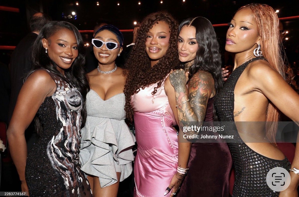 MonaleoHub's tweet photo. Monaleo with Serena Page, Kehlani, Keke Palmer and  Sonyae Elise at the BET Awards 🎀 https://t.co/dhBn5VTGE4
