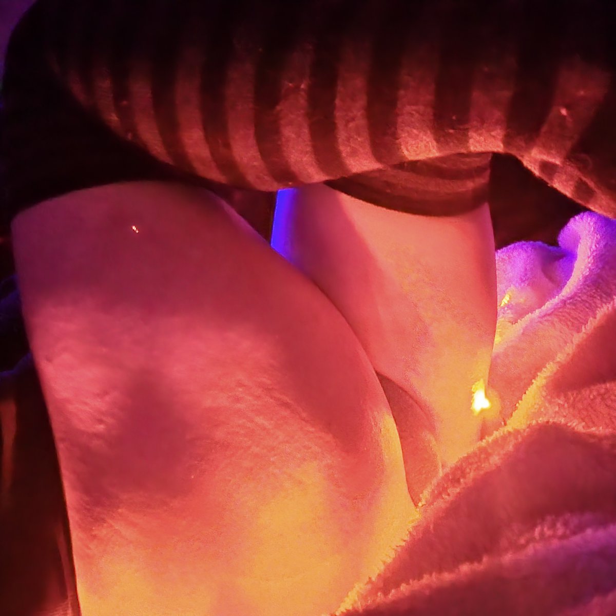 TehBoobMaster27's tweet photo. Heres some old pics i did a looong time ago, i have them on my insta if interested but thought to upload em here cus theyre cute ;3 

#femboy #thighs #soft #tights https://t.co/rXajp9if3S