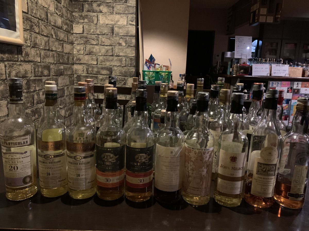 tahisyun17's tweet photo. 7/4 通常営業での瓶底と瓶底近くのフリーテイスティング(テーブル上のボトルのみ)
2h ¥12,000 3h ¥15,000
前回とボトル被りありますが、前回よりお得だと思います
グラス交換制です
飲み残された場合は会計時に¥3.000徴収します
通常営業ですので別途チャージ料かかります https://t.co/G3Jve7sRnR