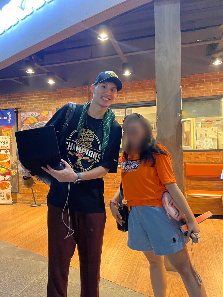 secretisher's tweet photo. Tetap dengan kesayanganku walaupun beda warna 🤏🏻🔥❤️🧡 https://t.co/cbQm54F0Os