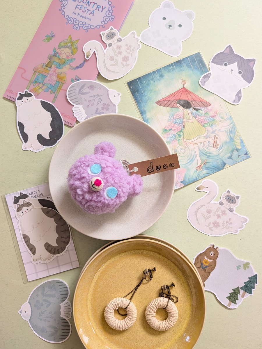rinrinsug's tweet photo. カントリーフェスタ2日間終わりました。リピーターさん、はじめましての方、作家さん、スケッチ仲間、友達とたくさん選んでもらえて嬉しかったな💕購入したものー。 https://t.co/7jjC6FGdhH