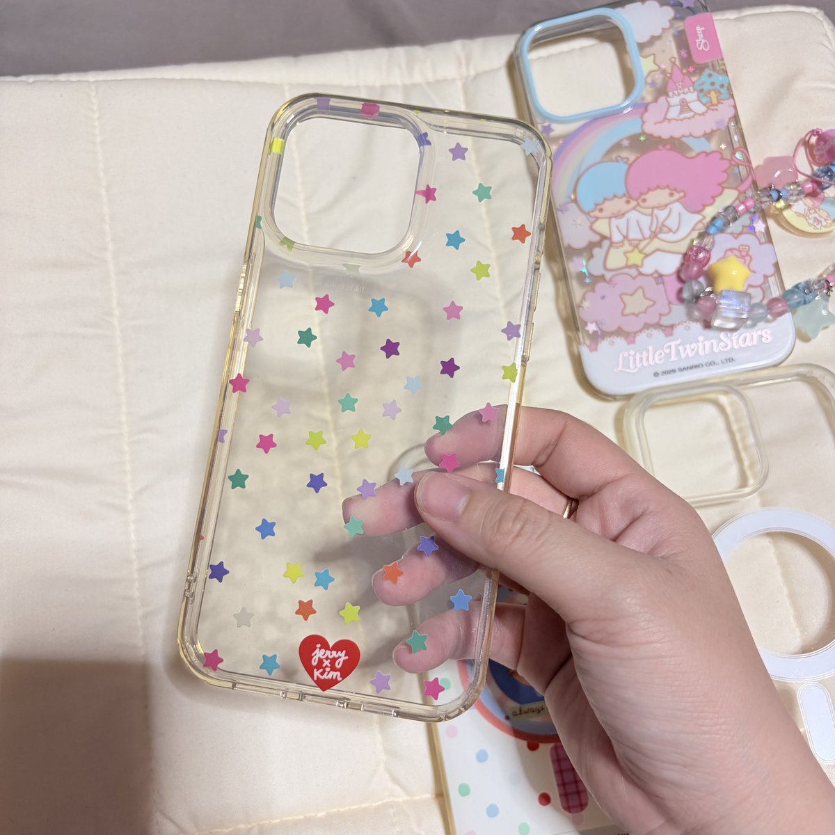 madamlinnn's tweet photo. ส่งต่อเคสไอโฟน 15 promax 
สภาพดี บางอันมีตำหนินิดหน่อย inboxดูพต ได้เลย

ราคาใต้โพสต์…

📮ค่าส่ง 30 บาท
#เคสไอโฟน #เคสไอโฟน15pm #เคสapplesheep #applesheep  #ส่งต่อapplesheep  #ส่งต่อเคสมือสอง #amusestuff #jerryxkimdotstick #crossculture #soqstuff #ส่งต่อเคส https://t.co/0xsJ43mZu6