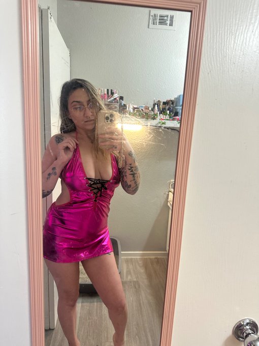 Nina Nova ✨ - someone take me out for a night on the town 🪩 https://t.co/NZctm5xZ6M