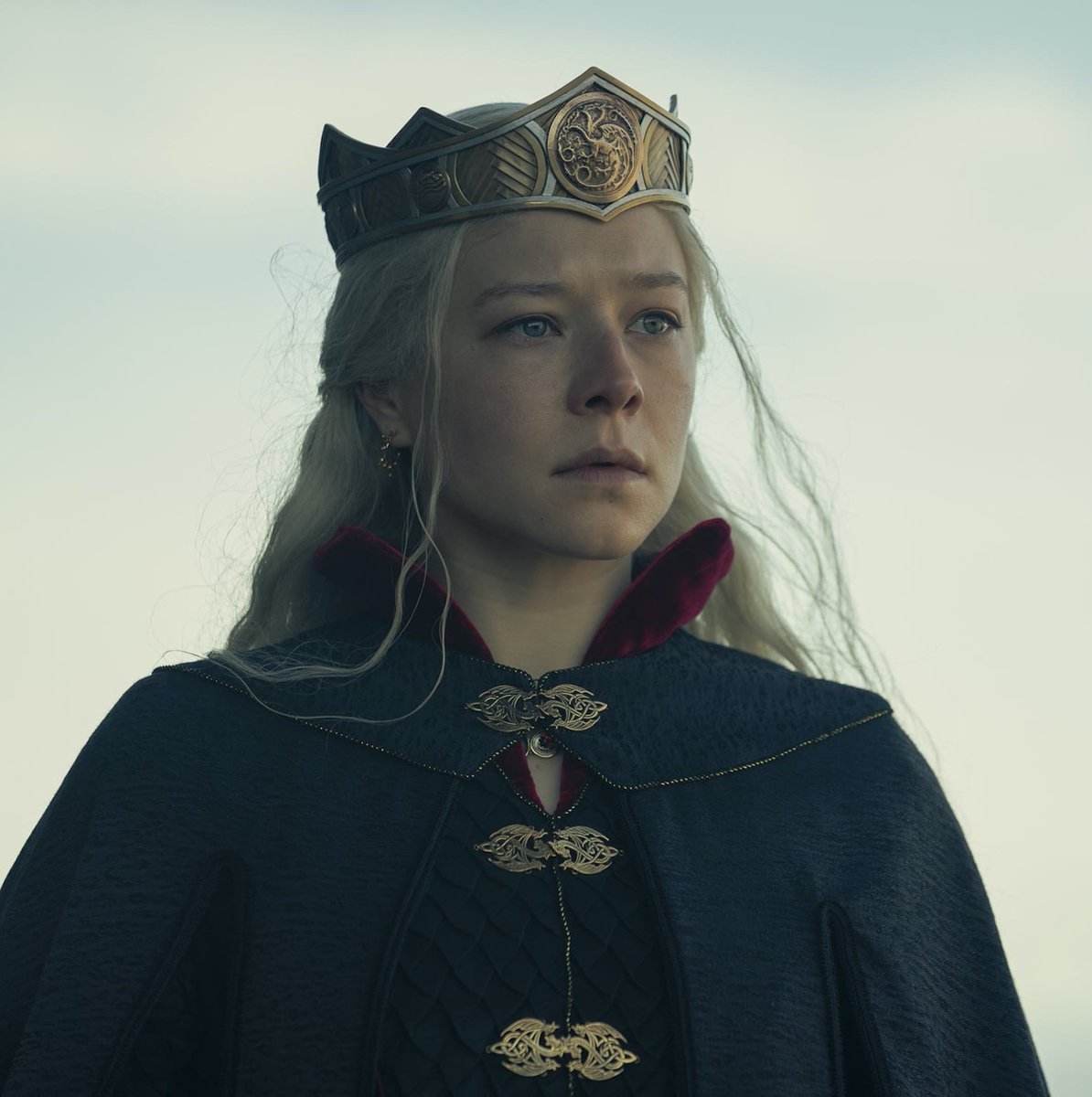 Targ_Nation's tweet photo. first she became queen of team black and now she's the queen of westeros https://t.co/1pdwEaV7qc