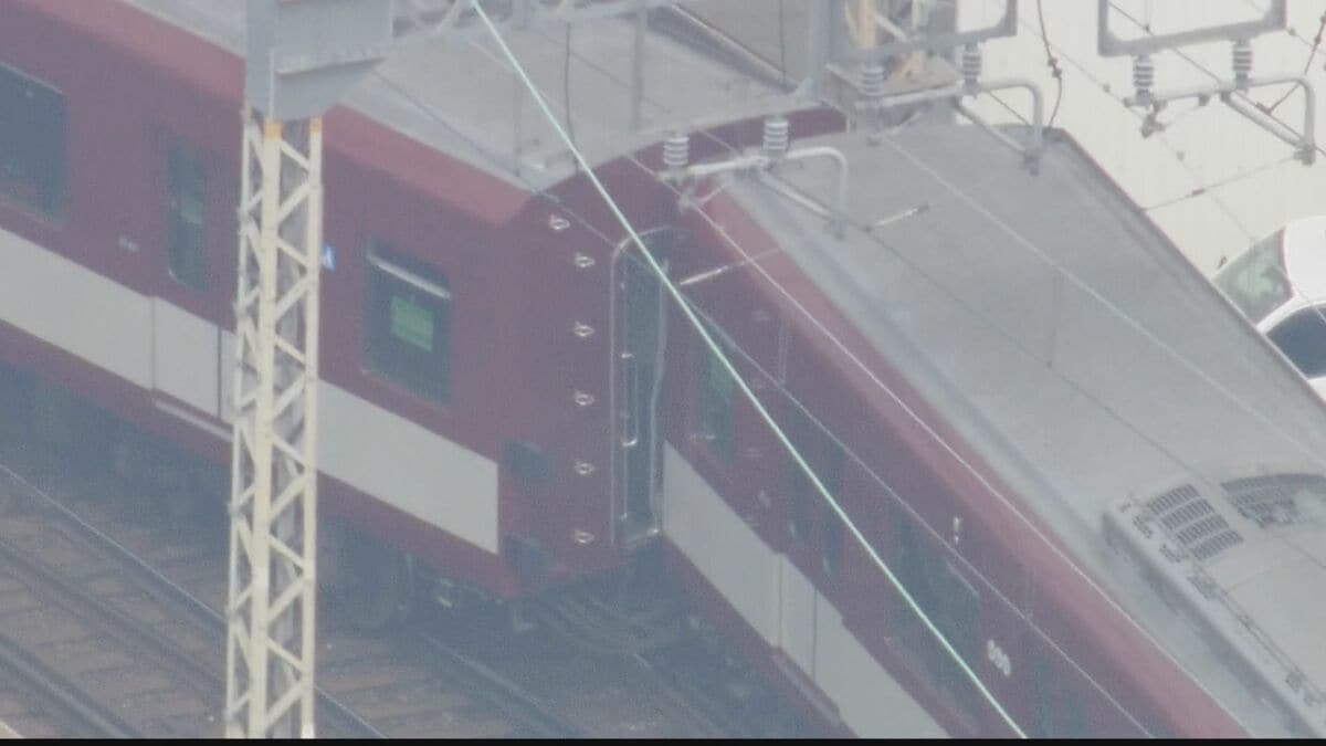 livedoornews's tweet photo. 【けが人なし】近鉄京都線・脱線事故、運輸安全委員会が原因の調査開始
https://t.co/HQHrV5hOEq

脱線したのはホームを出てすぐの場所。この脱線の影響で、近鉄京都線は一部区間の運転を見合わせている。運転再開までは相当時間がかかるとみられ、原因については調査中としている。 https://t.co/vpS4m6IdHx