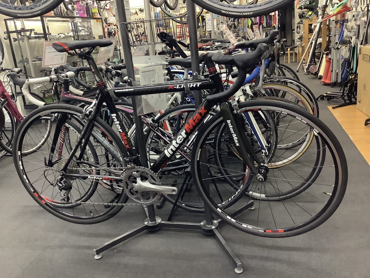 3196_fujisawa's tweet photo. INTER MAX　X-LIGHT🇯🇵
https://t.co/SdnEMRqnZn

当時元プロロードレーサーの今中大介氏が手掛ける
インターマックスより、オールラウンド向けモデル
X-LIGHTが入荷❗️
力強いグラフィックが頼もしい一台です🔥

#サイクリー #藤沢 #intermax #インターマックス #ツールドフランス #今中大輔 https://t.co/0knX8qoyoJ