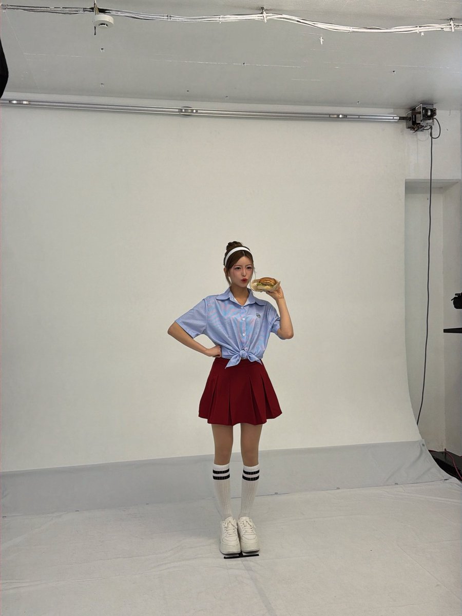asumin_128's tweet photo. 📣6/30-7/5📣
六本木駅構内　大型看板✨✨
ウェンディーズファーストキッチンさんの
広告看板に掲載されています🍔🍟
#ウェンディーズファーストキッチン
#駅広告 #六本木駅　#あすみん https://t.co/x3gXqTwZ6c