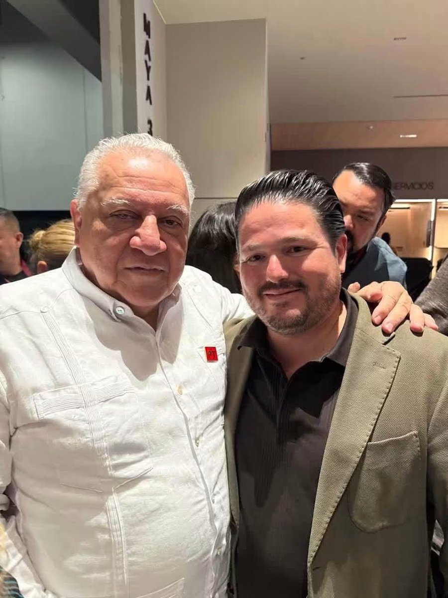 JJDiazMachuca's tweet photo. El cártel de López Obrador 

Los tabasqueños quieren apoderarse de Quintana Roo!

La secta satanica muy interesada en seguir destruyendo el país.

¿Habrá algún quintanarroense interesado en buscar un cargo público en Tabasco?.

Ni siquiera lo intente, los tabasqueños sacarían los afilados machetes, entonces porque los quintanarroenses son pendejos?.

Ese Farid no vive en Playa del Carmen pero sueña saborear las mieles del poder, ha visto que en Playa del Carmen hay mucho dinero y nadie dice nada por los saqueos.

Recuerdan a la morenista de Laura Beristain que saqueó los impuestos?. Y no pasó nada porque la mayoría de los diputados eran o son de la misma secta, la encubrieron.

En la calle la gente dice que Estefania Mercado superó a Laura Beristain!

La gente tiene poca dignidad y memoria, pese al destrozo que ha hecho Morena en 8 años y que el país está en pedazos, aún sigue siguen hincados ante estos discípulos del movimiento depredador.

La destruyeron las instituciones autónomas, Morena controla la justicia, porque creen que está amenazando al país en que entreguemos nuestros datos biométricos y lo vinculamos al teléfono?

Morena nos quiere inútil, nos quiere callados, entregar nuestros datos Morena tendría más poder político para las próximas elecciones, sin consultarnos utilizarían nuestra información para imponer a sus discípulos en el poder.

Entregar nuestros datos a Morena. Es como entregar las llaves de nuestro hogar a los delincuentes, podrán entrar a la hora que quieran!.

Van a permitir los playenses que un tabasqueño llegue a la presidencia municipal de Playa del Carmen?.

Incluso, el tabasqueño Rafael Marín se siente seguro, la ignorancia los arrastra, solo que hay un problema, este viejito es casi la copia del viejito mercenario que destruyó el país.

Porque hay gente que se arrastra a este tabasqueño?. Es otro de los huachicoleros fiscales!. No es una perita en dulce.

La única oposición no es uno o dos partidos políticos que le pueden desafiar a este tabasqueño huachicolero, sino son los ciudadanos que podrían hacer la diferencia. 

México no debe seguir en manos de esta secta que ha destruido la democracia, la justicia, La Paz, y que amenaza destruir la libertad.

Hasta México va despertar de ese sueño guajiro?