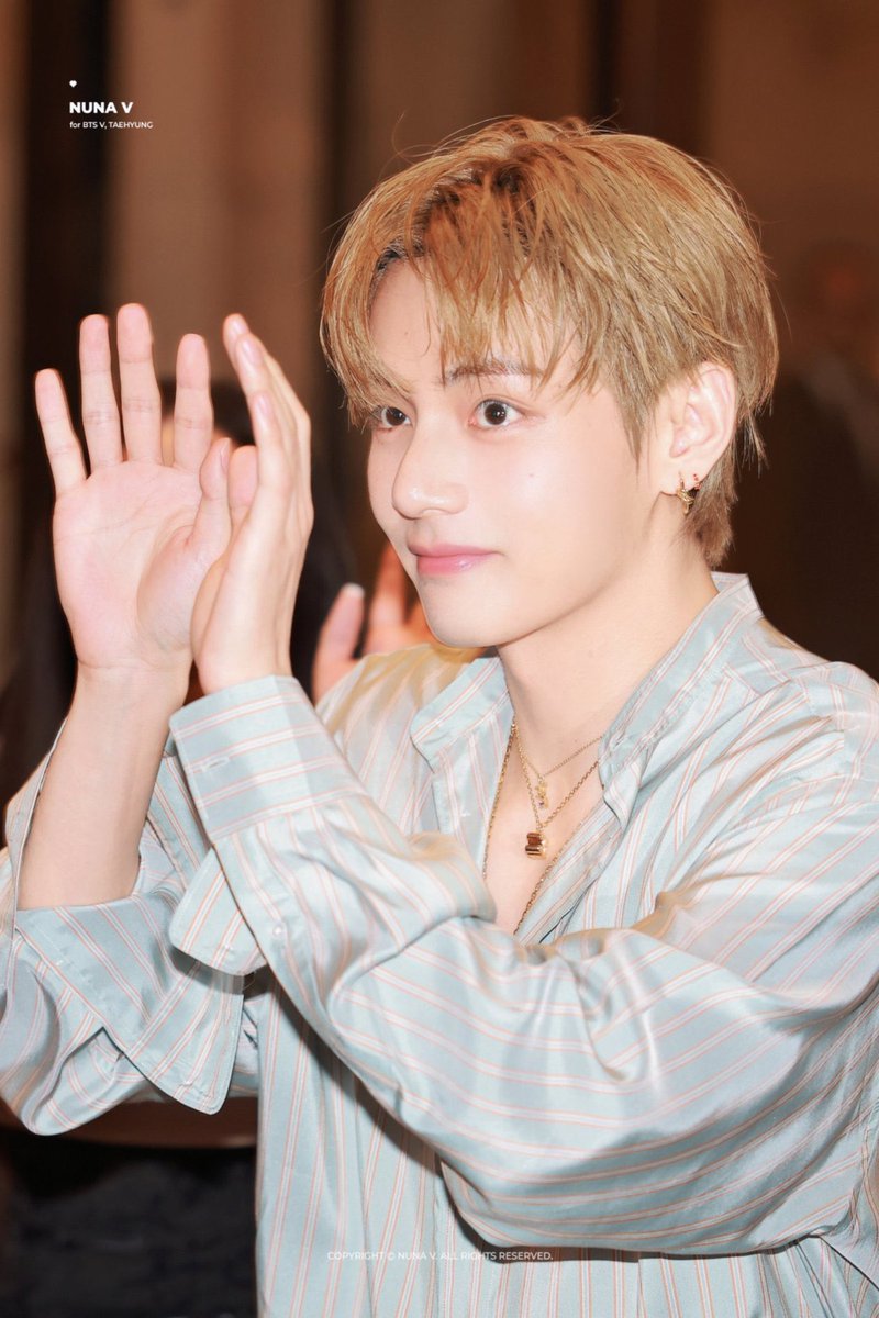 bblackjin's tweet photo. แต่พูดก็พูดในบรรดา 3 ลุค ชั้นชอบลุคนี้ที่สุดนะ คือผมเอย ชุดเอยคือถูกต้องมาก ไหนจะมีเครื่องประดับนิดหน่อย โดยรวมแล้วลงตัวสุด https://t.co/ccNFE8N33P