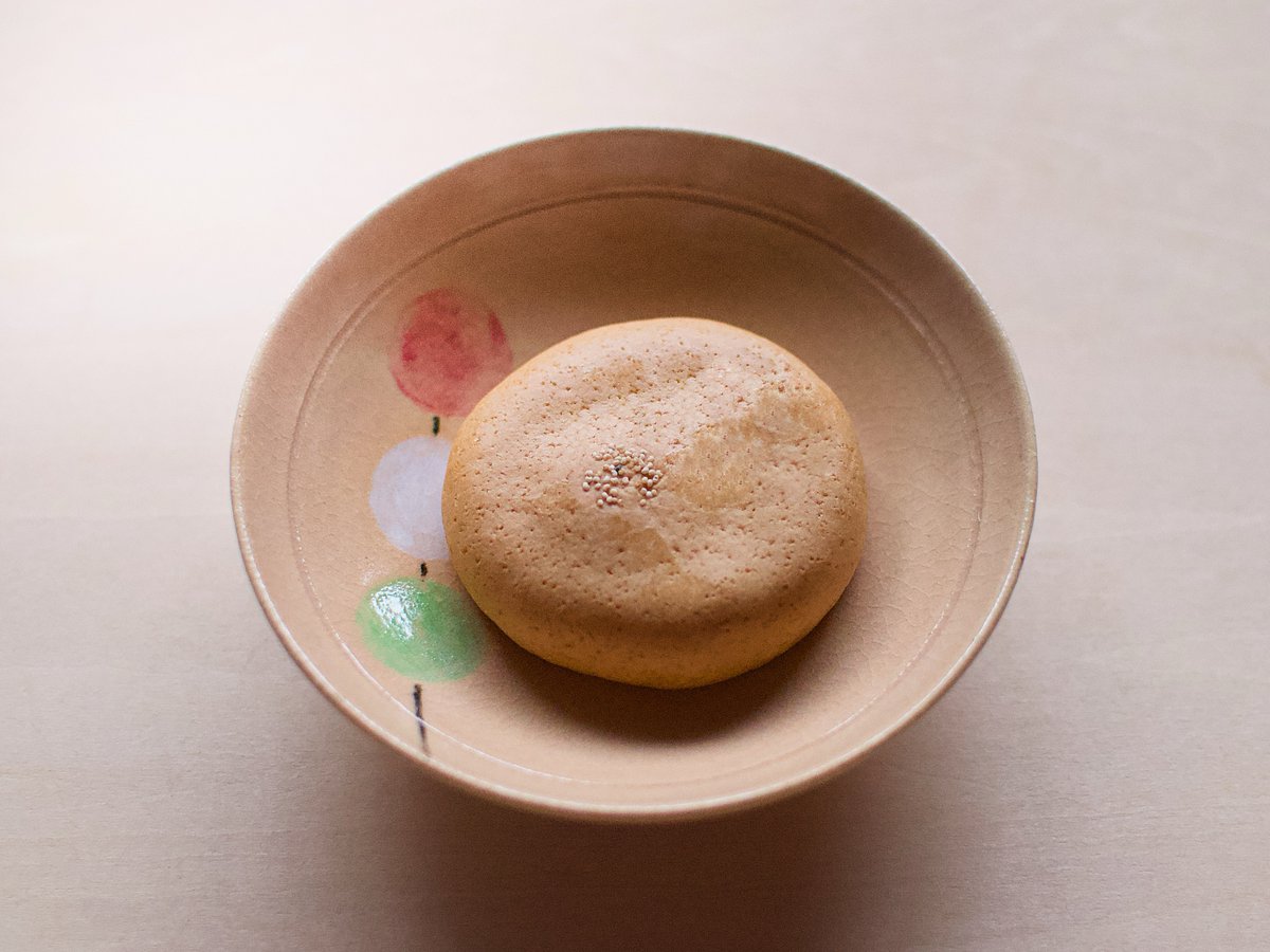 koyoido's tweet photo. 花街をどりのお茶席でもらえるつなぎ団子の小皿。今年も甘党市用に三色団子で作りました。「千本玉壽軒」さんの月餅ををやつに。

「甘党市」での器たちを、noteにてすこしずつご紹介しております。

https://t.co/TnFgdvpbRB https://t.co/zCOapgPz77