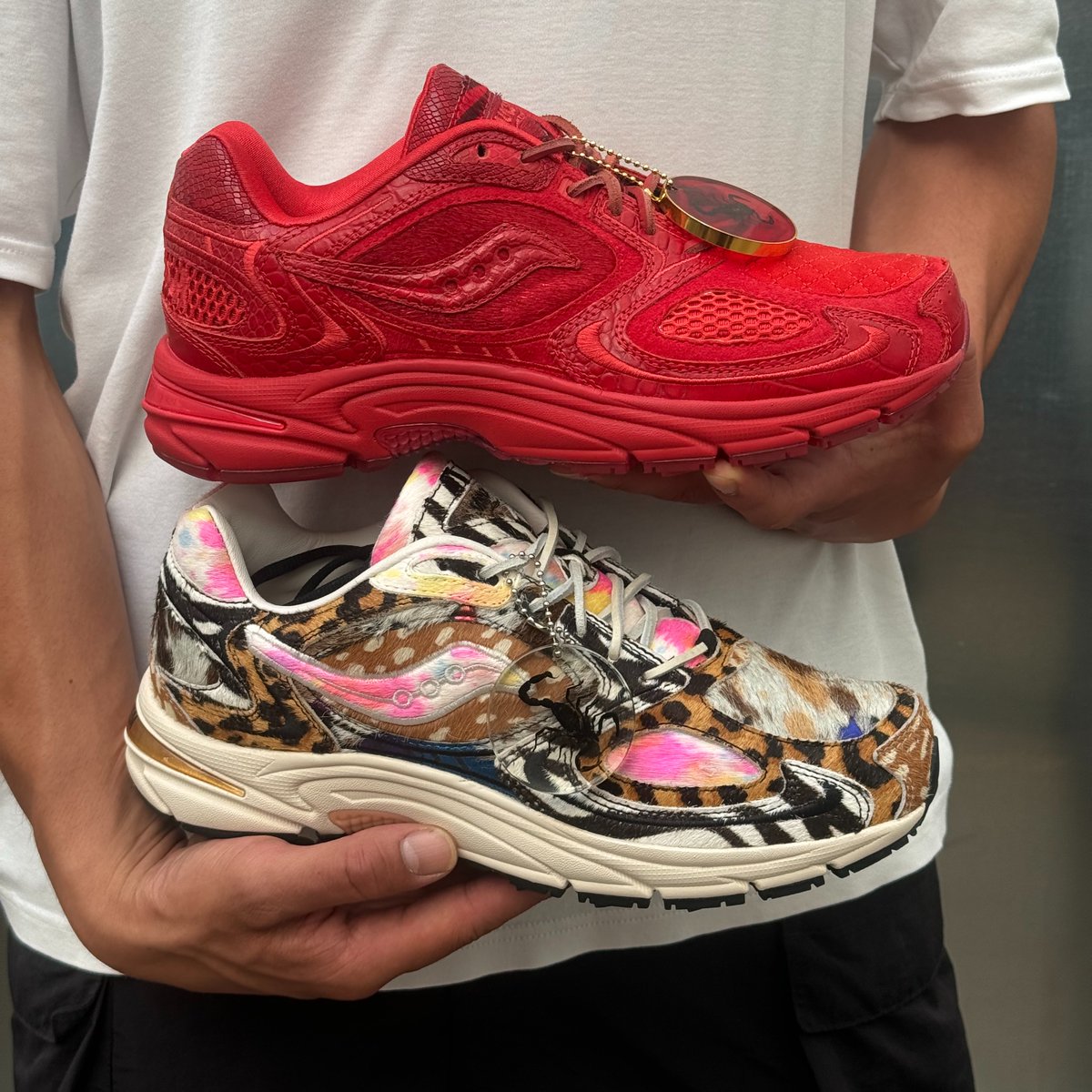 snkrfrkrmag's tweet photo. Closer look at the unreleased Westside Gunn x Saucony collaboration 🦂

We got an early look at both Grid Jazz 9s which are set to be releasing soon 🔥 https://t.co/NfnWmqcQ2T