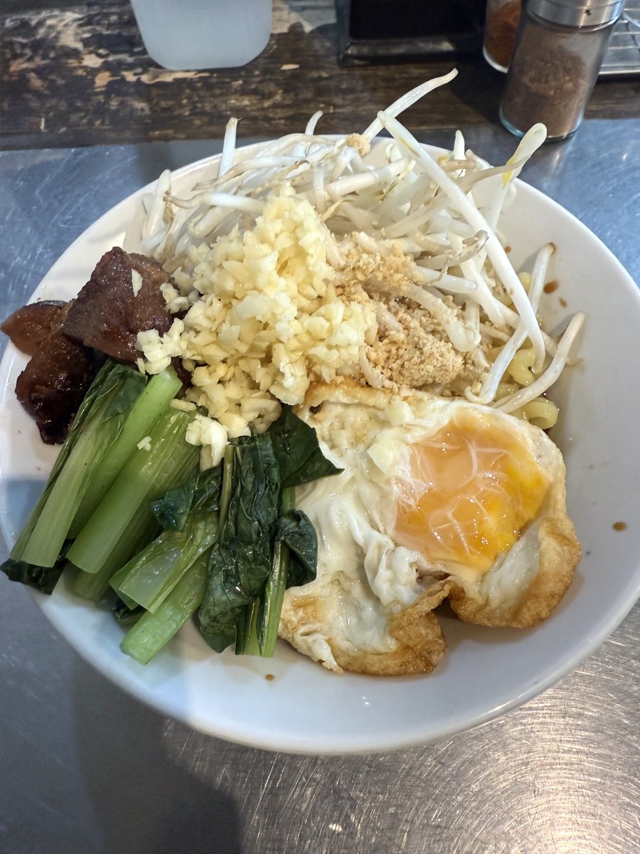 xinyue89416514's tweet photo. 汁なし

定期的に食べたくなるこちらへ
麺もそうなんですけどタレに絡む花椒がクセになるんですよね

つけ麺汁なし専門店 Ｒ
名古屋市中村区竹橋町5-2 マンションすがや 1F https://t.co/DRmmlTwK5O