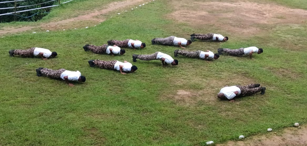 2Diphu's tweet photo. Daily morning exercise &amp; yoga by 20 Bn CRPF jawans at Jiribam, Manipur — building strength, stamina &amp; discipline for a fitter force. 💪🧘‍♂️ #CRPF #Fitness #Yoga #Manipur #ServeAndProtect https://t.co/xkip9J1bfu