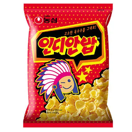 biojuho's tweet photo. 보통 기업은 안 팔리는 제품 1초 만에 단종시킴.
근데 농심은 50년째 '굳이' 안 없애는 과자가 있음. 

인디안밥.

1️⃣ 사실 이 과자, 너네 부모님도 먹었음
1976년생, 곧 50살 되는 장수 과자임.
한때 판매 1위였지만 지금은 매출 미미.
기업 논리대로면 진작 사라졌어야 정상.

2️⃣ 근데 '굳이' 남기는 이유가 있었음
여기서 나온 이익이
백혈병·소아암으로 머리카락 잃은 아이들
'맞춤 가발' 지원으로 흘러가고 있어서.
단종 = 그 후원도 같이 끊김.

3️⃣ 가발이 별거 아닌 거 같지? 아이들한텐 '일상'임
머리 빠진 아이한테 가발은 단순 미용이 아님.
다시 학교 가고, 친구 만나고,

'환자'가 아니라 그냥 아이로 돌아가는 문제임.
매출표엔 안 잡히는 그 가치를 농심이 택한 거.

👉 한줄 정리: 보통은 안 팔리면 없앰.
근데 누군가의 일상이 걸려 있으면, 그게 '굳이' 남기는 이유가 됨.

💭 미담은 늘 걸러 들어야 하지만,
'돈도 안 되는데 왜 50년을 들고 있지?' 싶던 과자에
이런 무게가 있었다는 건 한 번쯤 곱씹게 됨.

이왕 군것질할 거, 오늘은 의미 한 봉지. 

인디안밥 우유에 말아서 ㄱㄱ