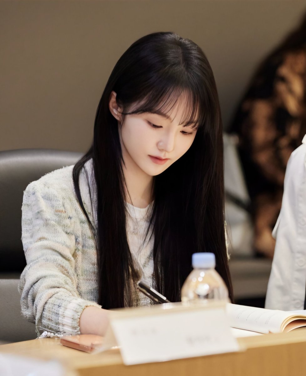 deuxswan's tweet photo. 최애데뷔 아지💖 https://t.co/1KHcd0Ju0k