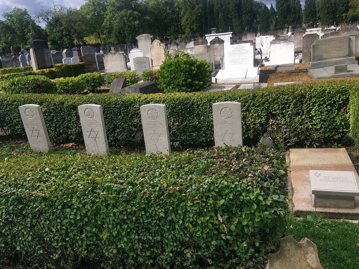 willesdencem's tweet photo. Willesden Jewish Cemetery reveals extraordinary histories of the fallen heroes of the two World Wars, who were were part of a Jewish community that served, sacrificed, mourned and remembered. Join us on Sunday, 5 July for a Service of Remembrance led by #AJEX & guided walk https://t.co/vQImVsUkVw