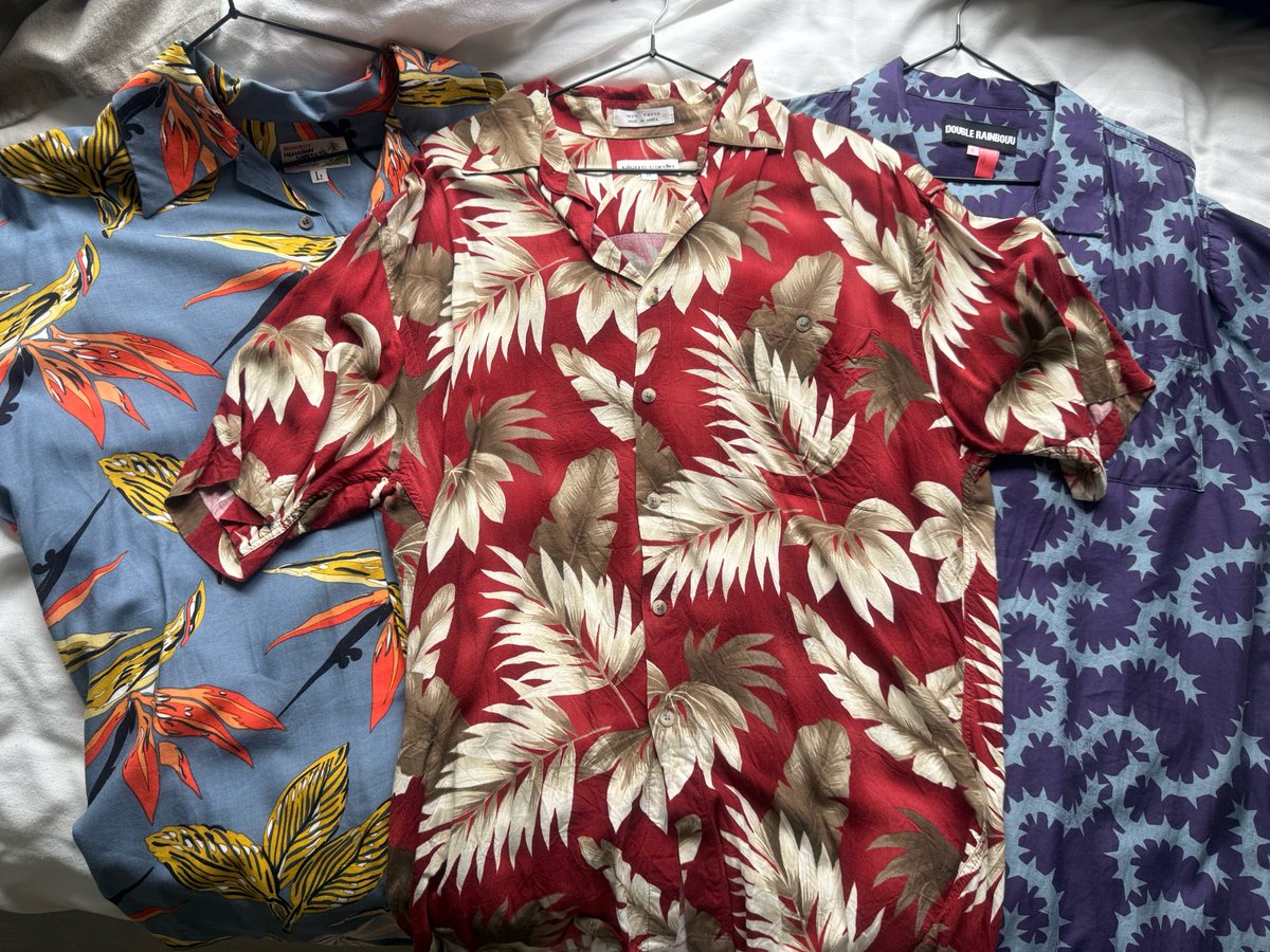 wadaakira_'s tweet photo. ＼第1回 私服プレゼントキャンペーン🎁／

『バチェロレッテ・ジャパン』シーズン4の旅で実際に着用していた、赤いアロハシャツを1名様にプレゼントします！

さらに、私物の柄シャツ2着もセットで送らせていただきます👕

Instagramでも「私服ください！」という声をたくさんいただいたので、本当にやることにしました！😌

【応募方法】
① @wadaakira_ をフォロー
② この投稿をリポスト

💬 引用リポストで
「このシャツを着るなら、どこへ行きたい？」
も教えてもらえたらうれしいです🌺

締切：7月3日(金) 23:59まで
当選連絡：締切後、数日以内にDMでご連絡します

※詳細はリプ欄の注意事項をご確認ください

旅の思い出が詰まった一着。大切に着てくれる方に届いたらうれしいです🌹