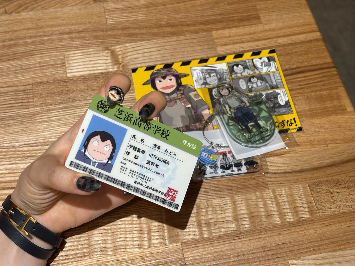sae_____u's tweet photo. 映像研をモチーフにしたネイルにしてみたけど、うさぎが取れてしまい浅草氏だけになった　迷彩ってむずかしい〜 https://t.co/ZUdVyEEiFF