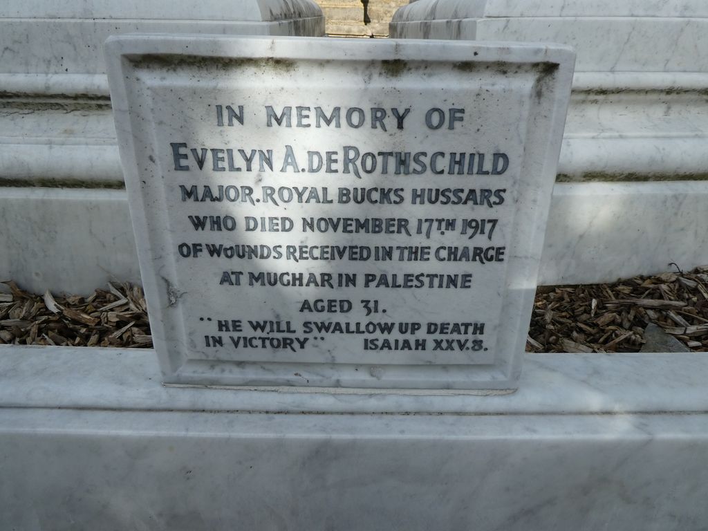 willesdencem's tweet photo. Willesden Jewish Cemetery reveals extraordinary histories of the fallen heroes of the two World Wars, who were were part of a Jewish community that served, sacrificed, mourned and remembered. Join us on Sunday, 5 July for a Service of Remembrance led by #AJEX & guided walk https://t.co/vQImVsUkVw