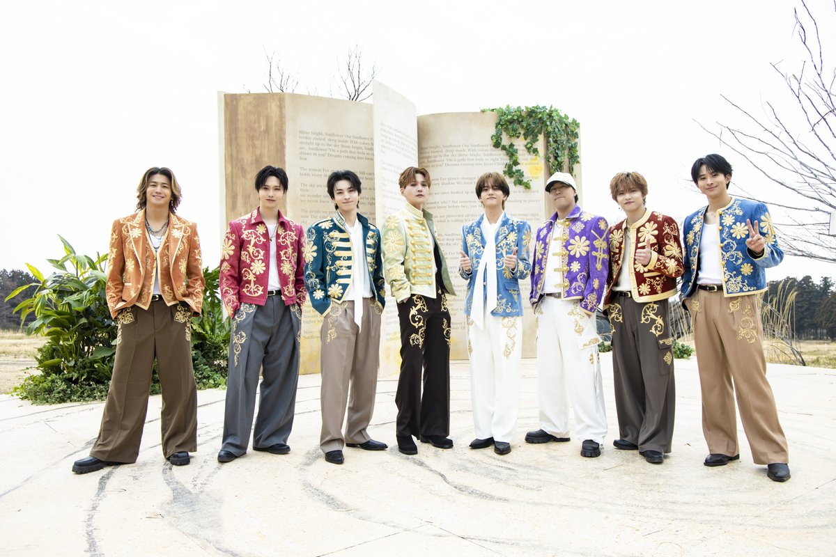 exile_magazine's tweet photo. #EXILETRIBEMAGAZINE
#FANTASTICS の記事を更新！

FANTASTICSが6月17日にニューシングル「SUNFLOWER」をリリース💿🎵
今回は、「SUNFLOWER」のMV撮影時の写真とともに、メンバーのコメントを紹介！

https://t.co/u7rokg9NmT

※記事の一部は会員登録なしでもご覧いただけます。 https://t.co/EwSYMwvgfp