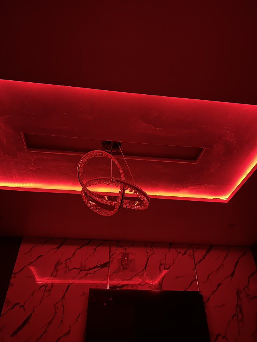 LAMBAMOUTH's tweet photo. What do you people use red lights for? https://t.co/Dvv3LVBlzb