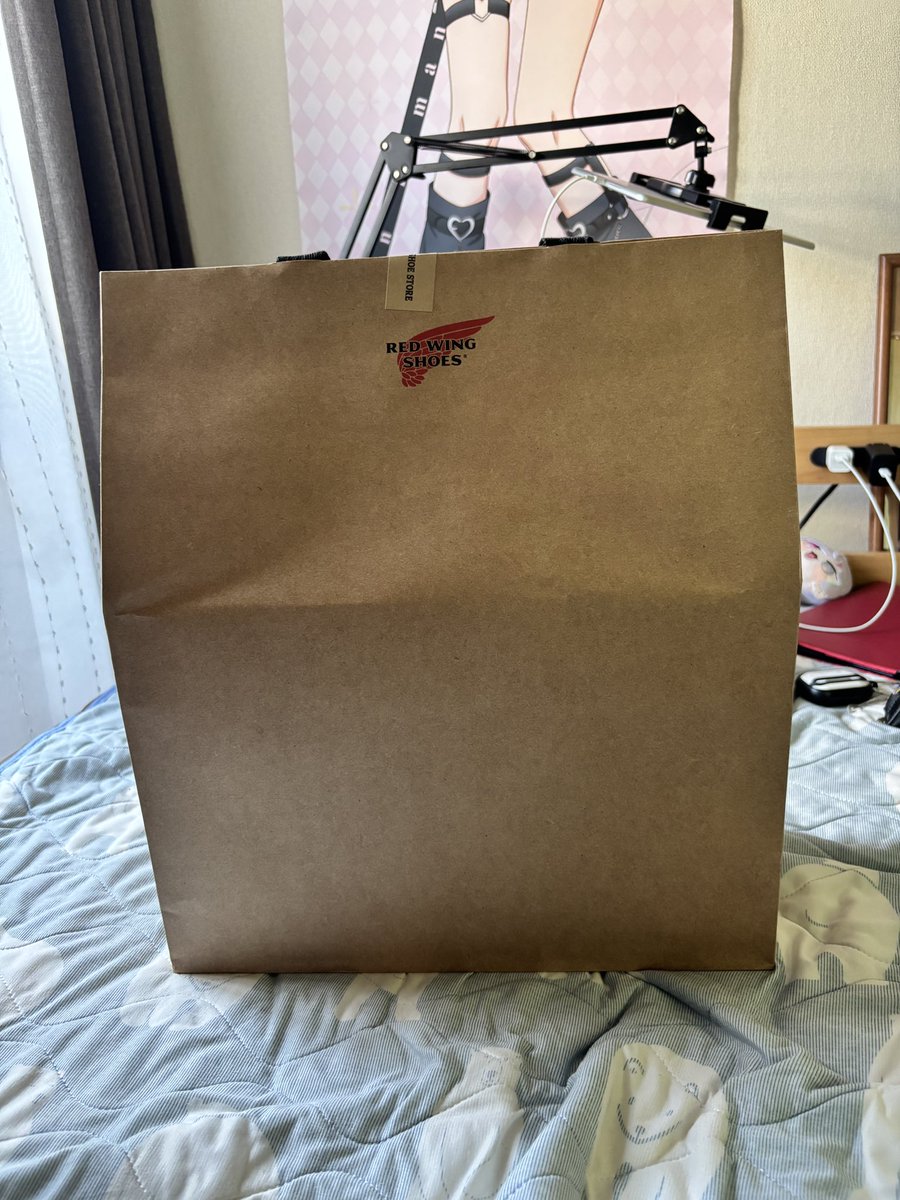 debukinoko's tweet photo. 憧れのレッドウィング！
今年中には買うぞーと漠然と思ってたら値上げするよーと言われて駆け込んでしまった。

以前から一目惚れしてたベックマン。
色々と批判的な意見ばかり目に入ってくるブーツだけど、一緒に成長しような。 https://t.co/9PzKwNI0i8