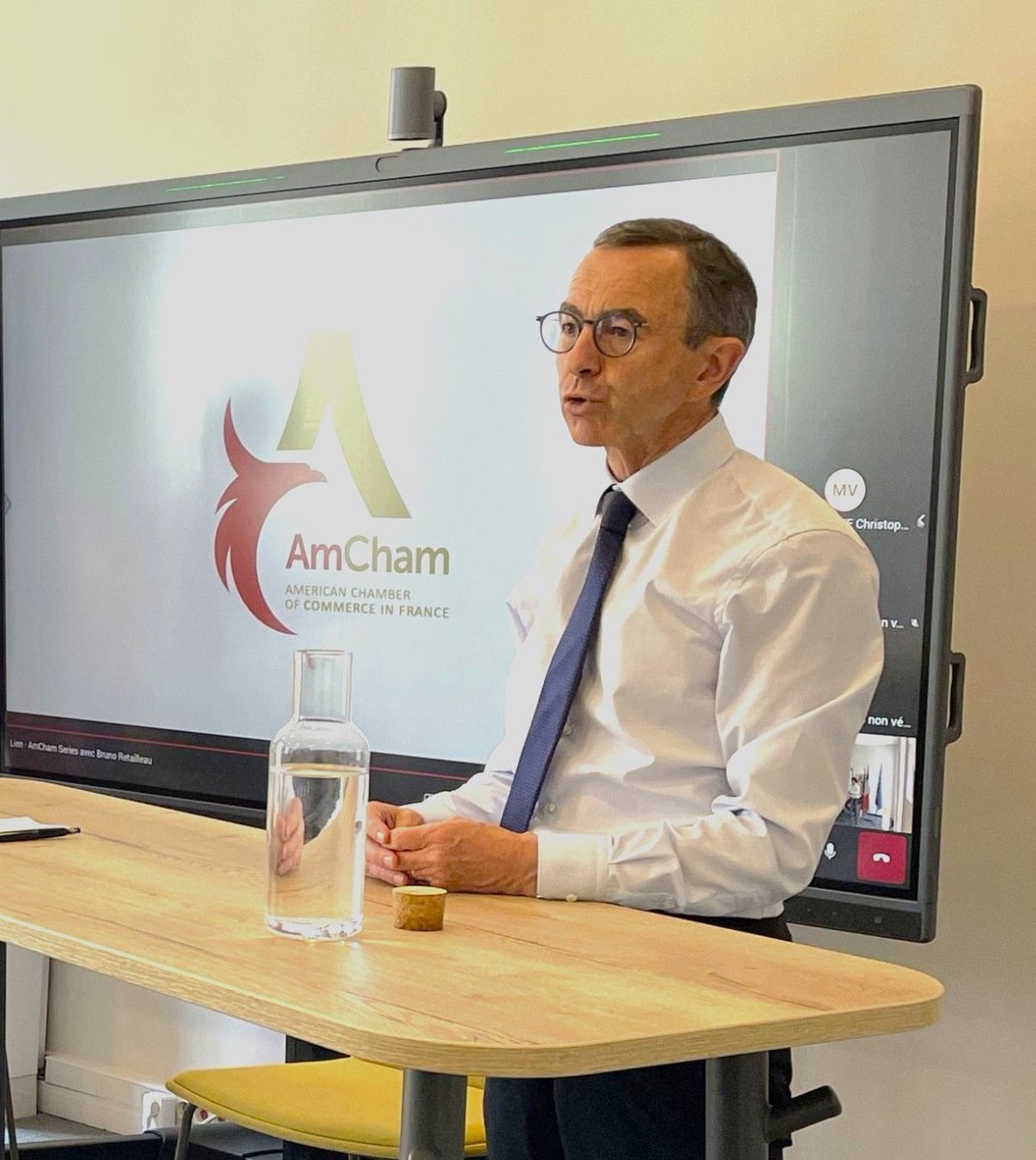 amchamfrance's tweet photo. 🔵⚪🔴 Temps d’échange avec Bruno Retailleau, Président du groupe les Républicains et Sénateur de Vendée, dans le cadre de notre série de rencontres exclusives autour des candidats à l'élection présidentielle de 2027.
 
Entouré d'une trentaine de dirigeants de grandes entreprises françaises et américaines, Bruno Retailleau a partagé ses convictions et ses propositions sur 6 thématiques clés pour l’environnement des affaires :
 1️⃣ Fiscalité des entreprises & dépenses publiques
 2️⃣ Coût du travail
 3️⃣ Simplification normative
 4️⃣ Environnement & compétitivité 
 5️⃣ Innovation et R&D
 6️⃣ Autonomie stratégique & relations transatlantiques.
 
Merci, Monsieur le Ministre, d’avoir accepté de venir échanger avec nos Membres en amont de ce rendez-vous démocratique structurant pour l'avenir de la France.