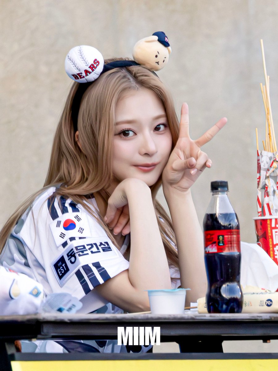myidolmiim's tweet photo. [EXCLUSIVE] 이나경 미모로 잠실구장 전광판 터진 날✨

승리 요정님! 베어스 명예 투수해 주라 🐻🧚‍♀️

🔗사진 더보기 https://t.co/7LePsZftj2

✔️ 밈 팔로우 하고 프로미스나인 독점 콘텐츠 미리 보기 😁

#프로미스나인 #이나경 #fromis_9 #프미나 #MIIM https://t.co/Ke5L1JfnCk
