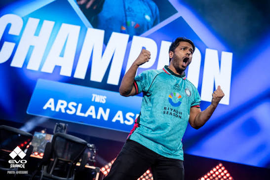 HappyGoLuckyMax's tweet photo. Arslan Ash et MenaRD, comme d'hab, sous EVO Buff.

Je ne sais pas comment expliquer pourquoi à chaque fois l'EVO c'est pour eux. Y'a de la sorcellerie là dessous.

Immenses joueurs https://t.co/fk7twd6dHl