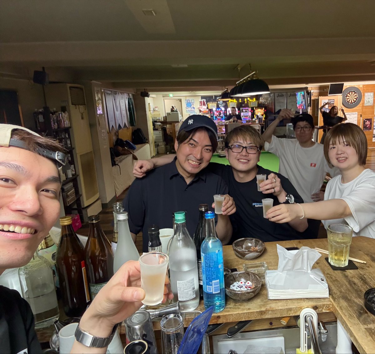 PINE_DARTS's tweet photo. ６月２９日(月)

PINEオーープン٩( 'ω' )و♪
本日は、、、
パブリーーーグ🎯🎯🎯
ホームはラテチーム🏠

☆リーグ戦中もソフトダーツ2台は稼働してますよん♪♪お気軽にっ！！！

さて⚽️今夜は⚽️世紀の一戦。
⚽️日本🇯🇵VSブラジル🇧🇷⚽️
日付跨いで2時キックオフ。
みんなで観戦して盛り上がりたいので
平日ですが、、、
ちょっと頑張って夜更かししましょー😆🍺🍺🍺🙏🙏🙏

そんなこんなで今日も元気にお待ちしております♪♪たくみ&こんです☆