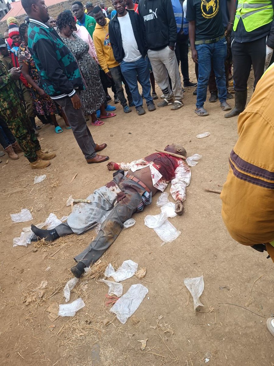 C_NyaKundiH's tweet photo. An armed car jacker shot dead in a shoot out with DCI officers at Kenyatta road, Juja area. 

He was in a stolen Toyota Vitz. https://t.co/EbpLVnAe5O