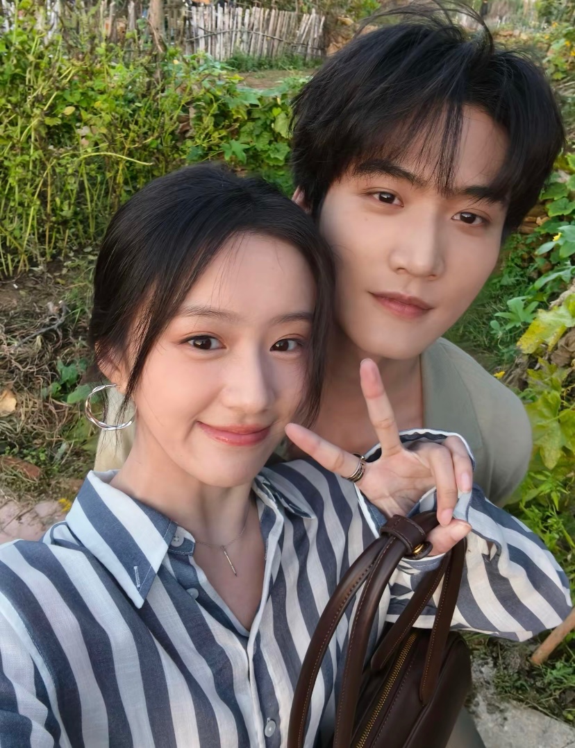 forshangen's tweet photo. 📸 260629 ✧ 炽夏官微 Douyin Update

Our story is filled with happy moments, frame by frame.

#BaoShangen #包上恩 #NeverEndingSummer https://t.co/wb7Swguucn