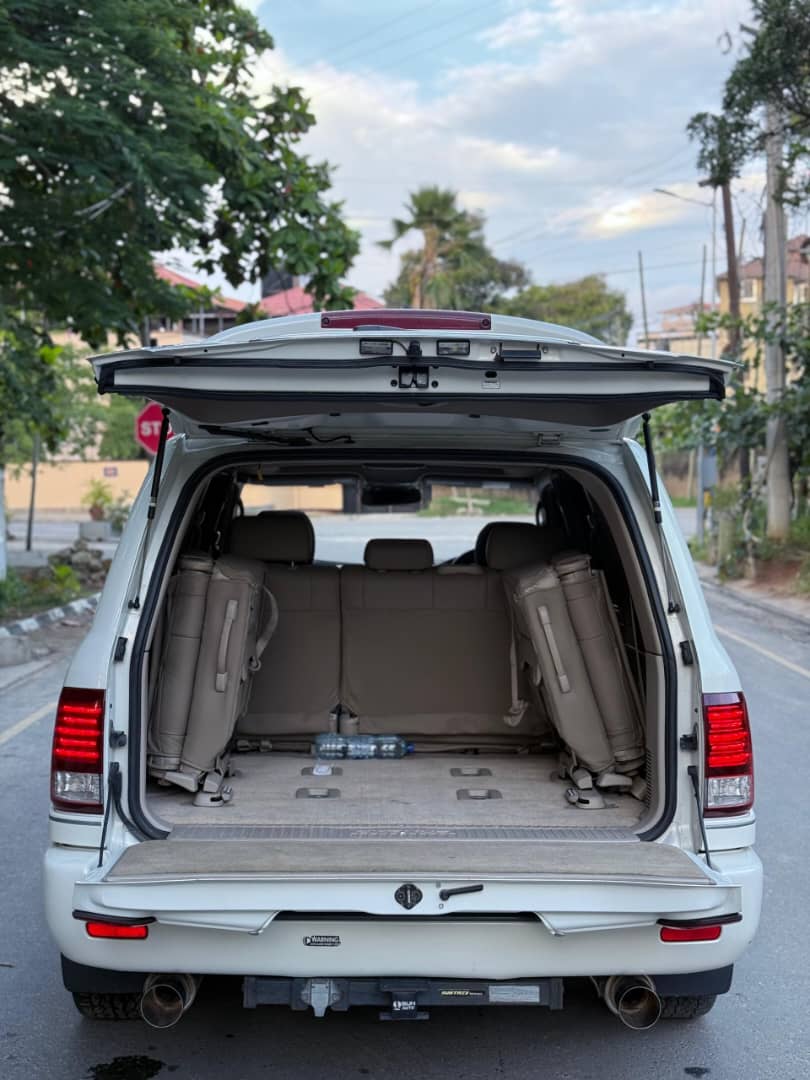 Mobell_nation's tweet photo. TOYOTA LANDCRUISER 100 SERIES 
2001
Mileage 69,000kms
2UZ
Petrol 
7 seats 
Sunroof 
Heated seats 
Height control 
Sport rims 
Leather seats 
Dual exhaust 
Many more options

$Price -  64,500,000/-
Exchange allowed
☎️0786 518866 

KINDLY REPORT 🙏 https://t.co/SPQCZViqYV