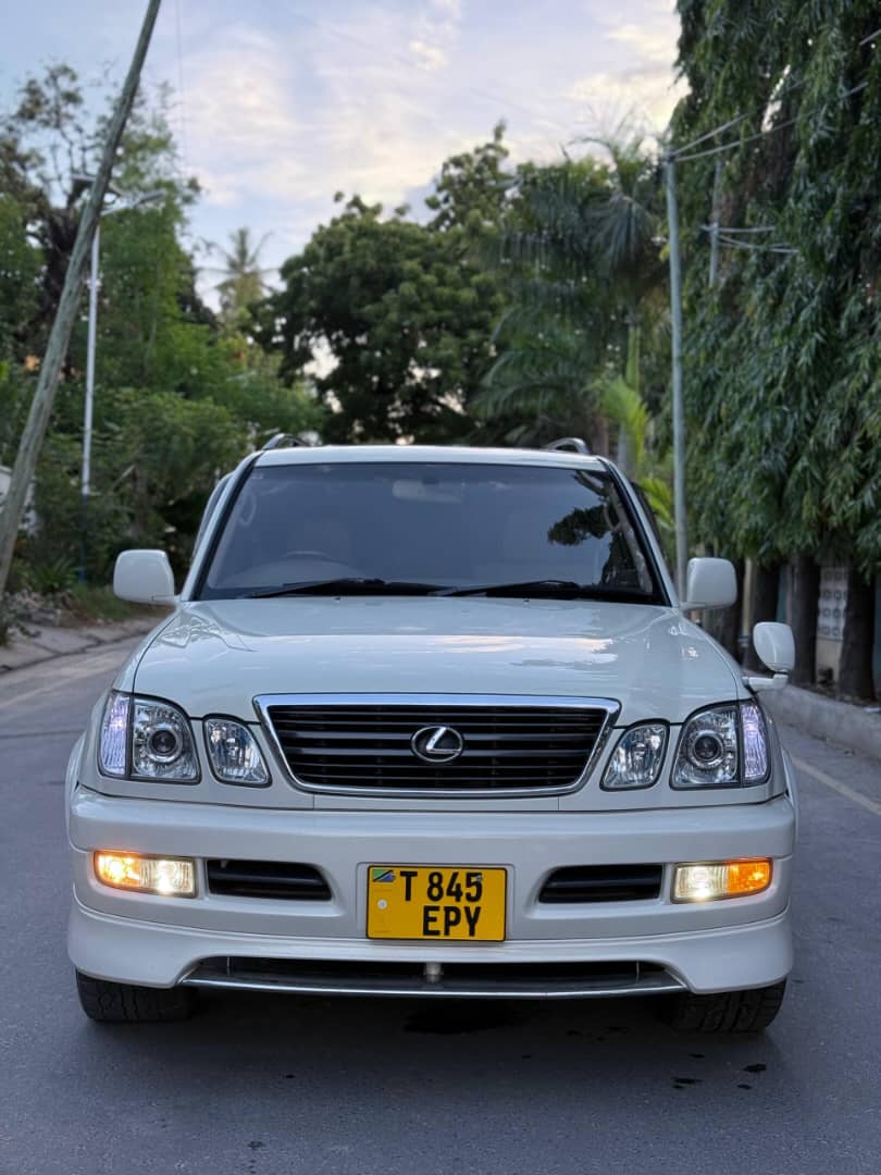 Mobell_nation's tweet photo. TOYOTA LANDCRUISER 100 SERIES 
2001
Mileage 69,000kms
2UZ
Petrol 
7 seats 
Sunroof 
Heated seats 
Height control 
Sport rims 
Leather seats 
Dual exhaust 
Many more options

$Price -  64,500,000/-
Exchange allowed
☎️0786 518866 

KINDLY REPORT 🙏 https://t.co/SPQCZViqYV