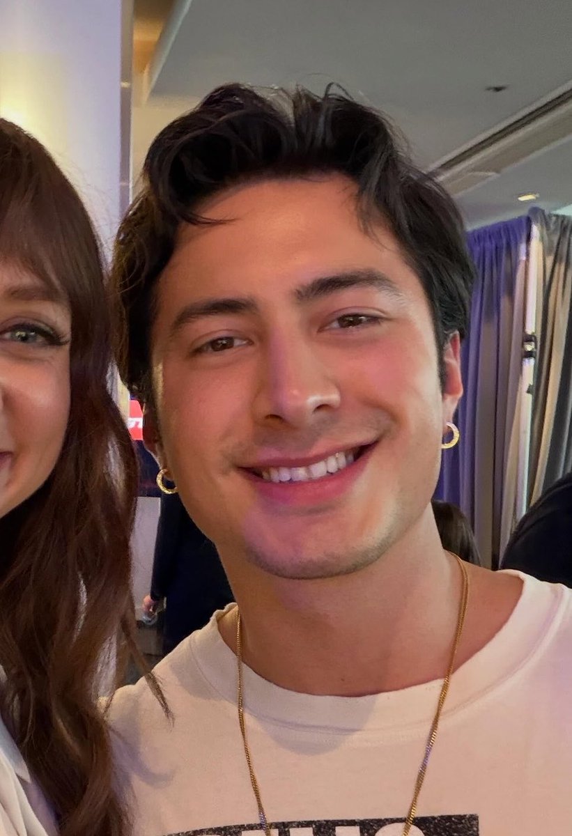 only4hudson's tweet photo. IT’S THAT DAMN CANADIAN SMILE https://t.co/O0pVzwnjQk