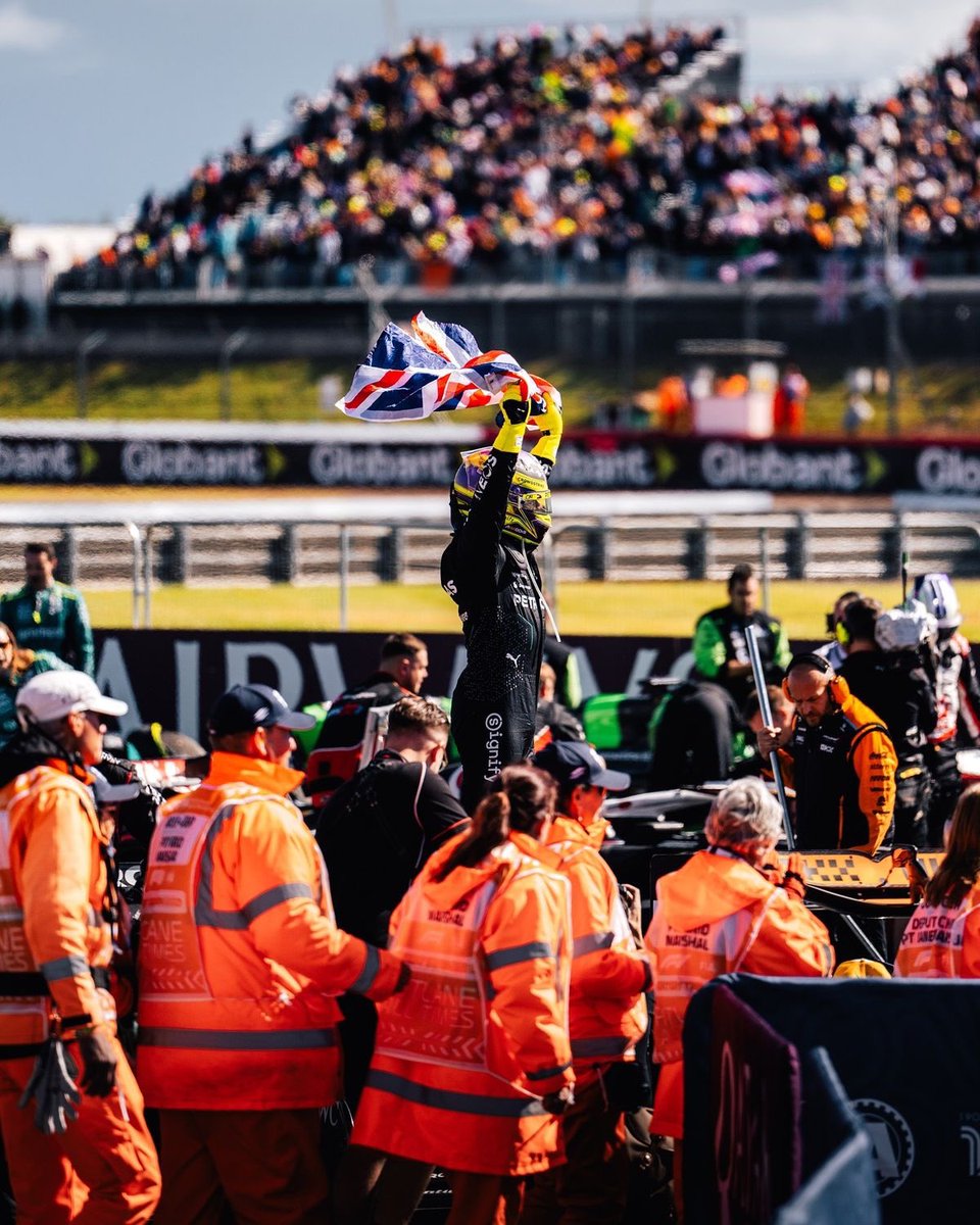 lhpics7's tweet photo. It’s race week!!!! 🇬🇧 https://t.co/BavDucDDwz