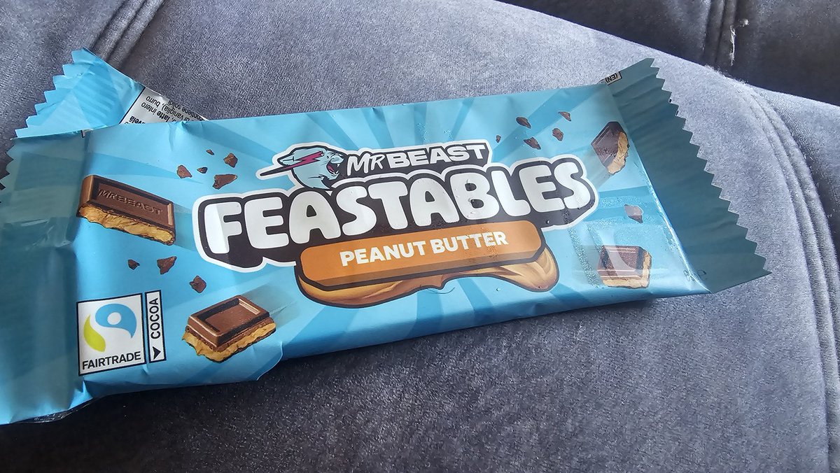 rohanjoshi08's tweet photo. @MrBeast 
Tried this for the first time in oman.
Tried it with low expectations that maybe another youtuber chocolate.
But it was crazy good just enough sweet and very smooth to eat. Great work
Slightly over priced so couldn't get a box
Would love to get that someday https://t.co/DELYQbkBBH