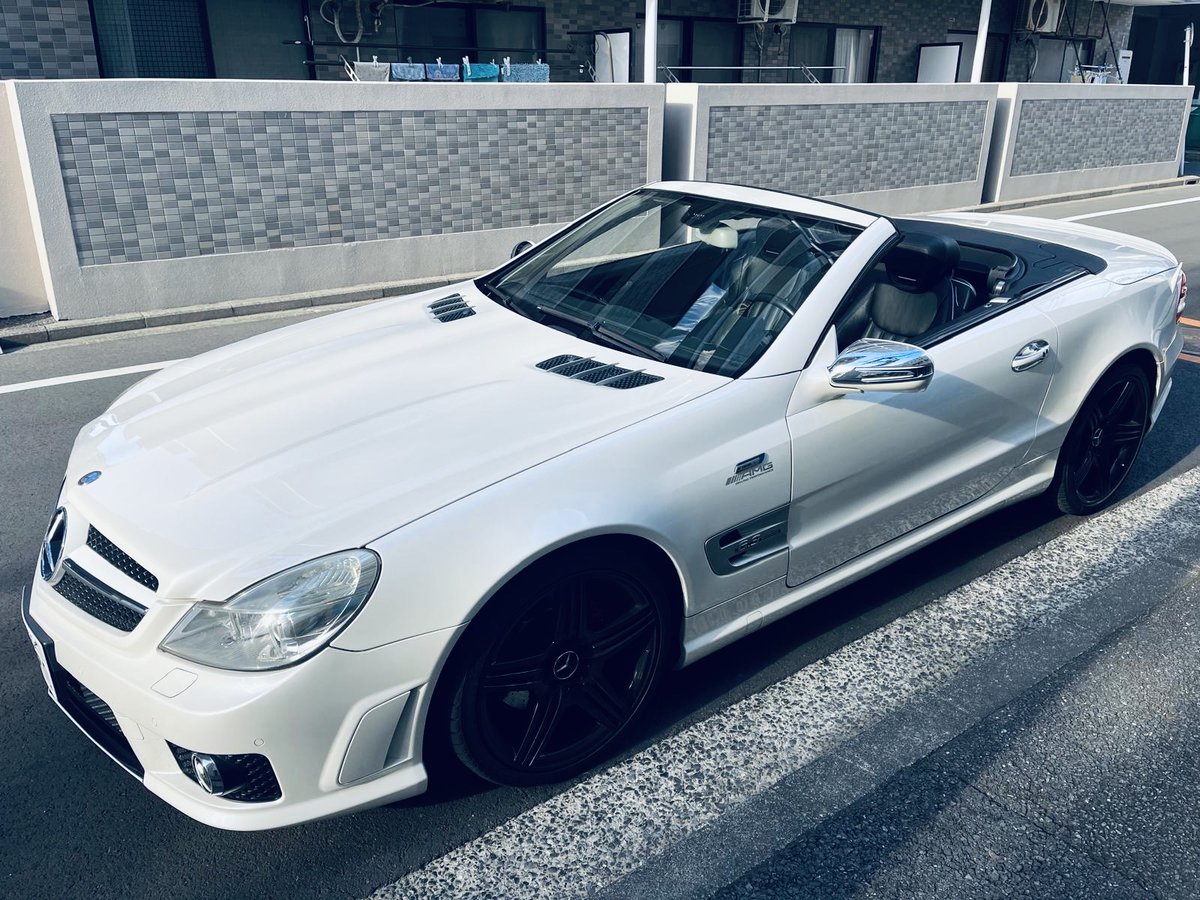 TimeJunction's tweet photo. 屋根開くけど天気悪いし暑いから乗らないなぁ～ 
２３０４５８型の350SLです。外装はSL63仕様です。
マフラーはAMG
どなたか興味あります！？ https://t.co/2iF1Wp1A1n