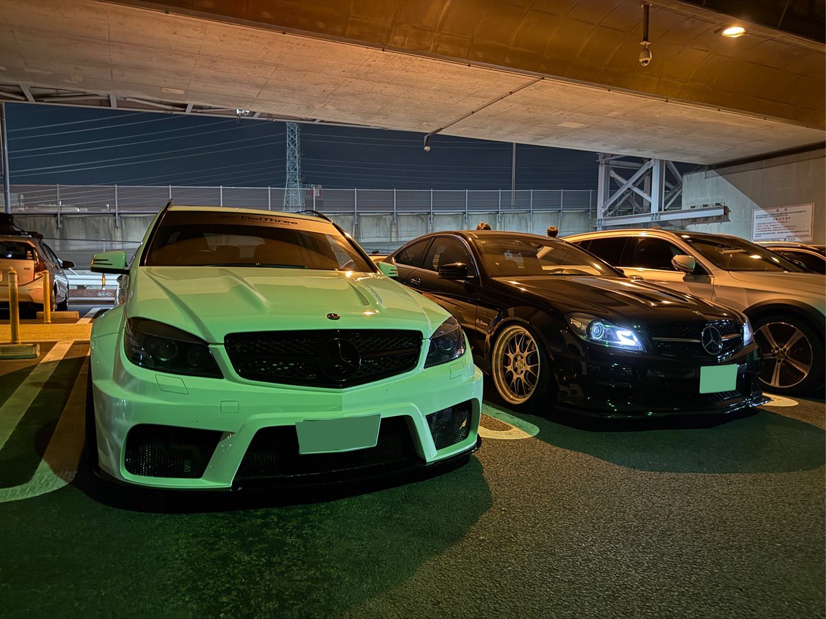 gengenF30's tweet photo. 今更ですが、初めてミーティング？とやらに参加させていただきました！

中々見かけない204型は2台いた！
そんな中でも特殊な63ワゴンみれてハッピー

怖い人ばかりかと思ったら優しい人ばかりでした🙇

この日から乗ってないからバッテリー上がってそうで怖い笑
充電のために今から少し乗ろ💦

#C63 https://t.co/Rj58iHak0e