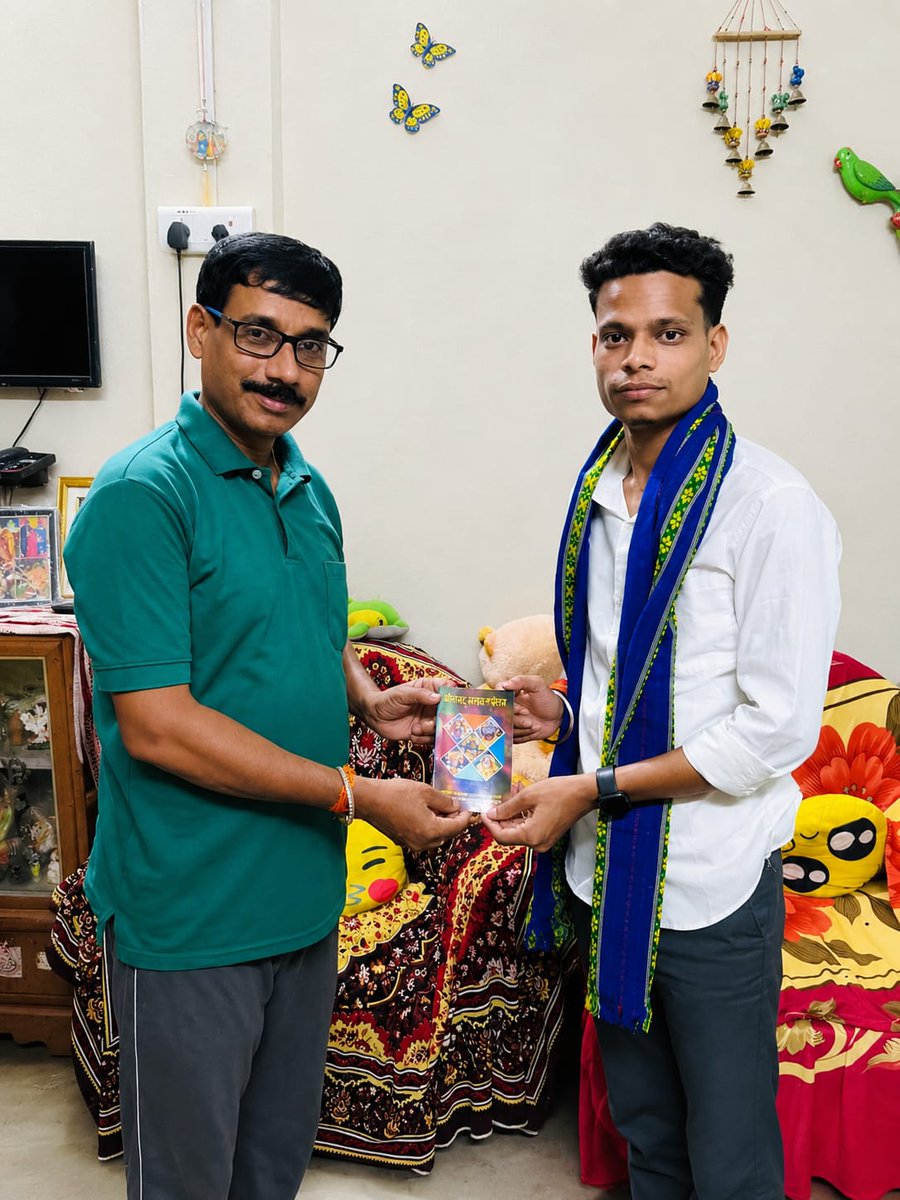 AshimDebroy8's tweet photo. অখিল ভারতীয় বিদ্যার্থী পরিষদ নব নিযুক্ত খোয়াই জেলা বিস্তারক #শ্রীযুক্ত_সুকান্ত_দাস মহোদয়ের সৌজন্য সাক্ষাৎ। 
#ভারত_মাতা_কি_জয়। 
#ABVPLONGLIVE. https://t.co/sBVXARmVBG