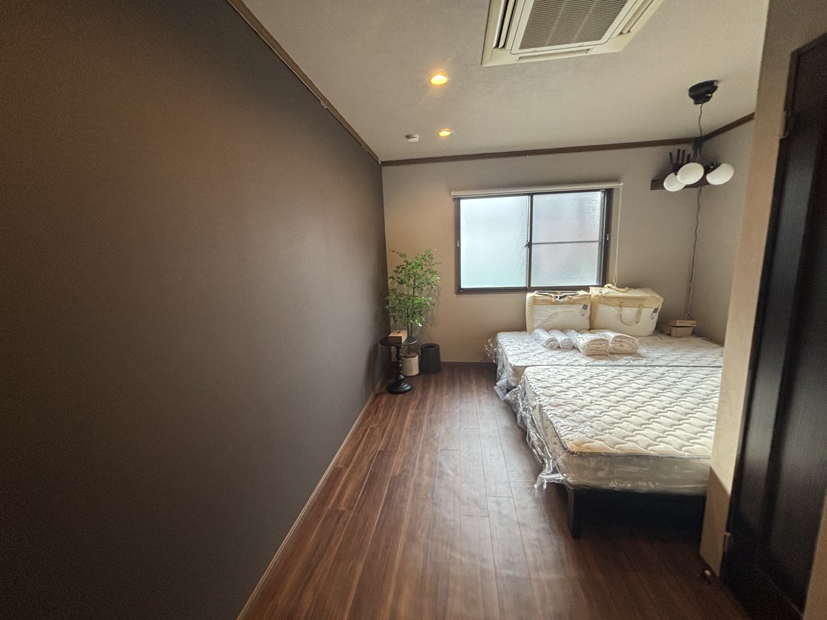 cocominka's tweet photo. 【民泊予定】
新規物件🏢
墨田区八広の3階建鉄骨造の店舗兼住居

設営2F＆3F！
こちらはベッドルームです。
どなたでもくつろげるよう
落ち着きのあるシンプルなイメージで仕上げてます👍 https://t.co/QtZTztESFf