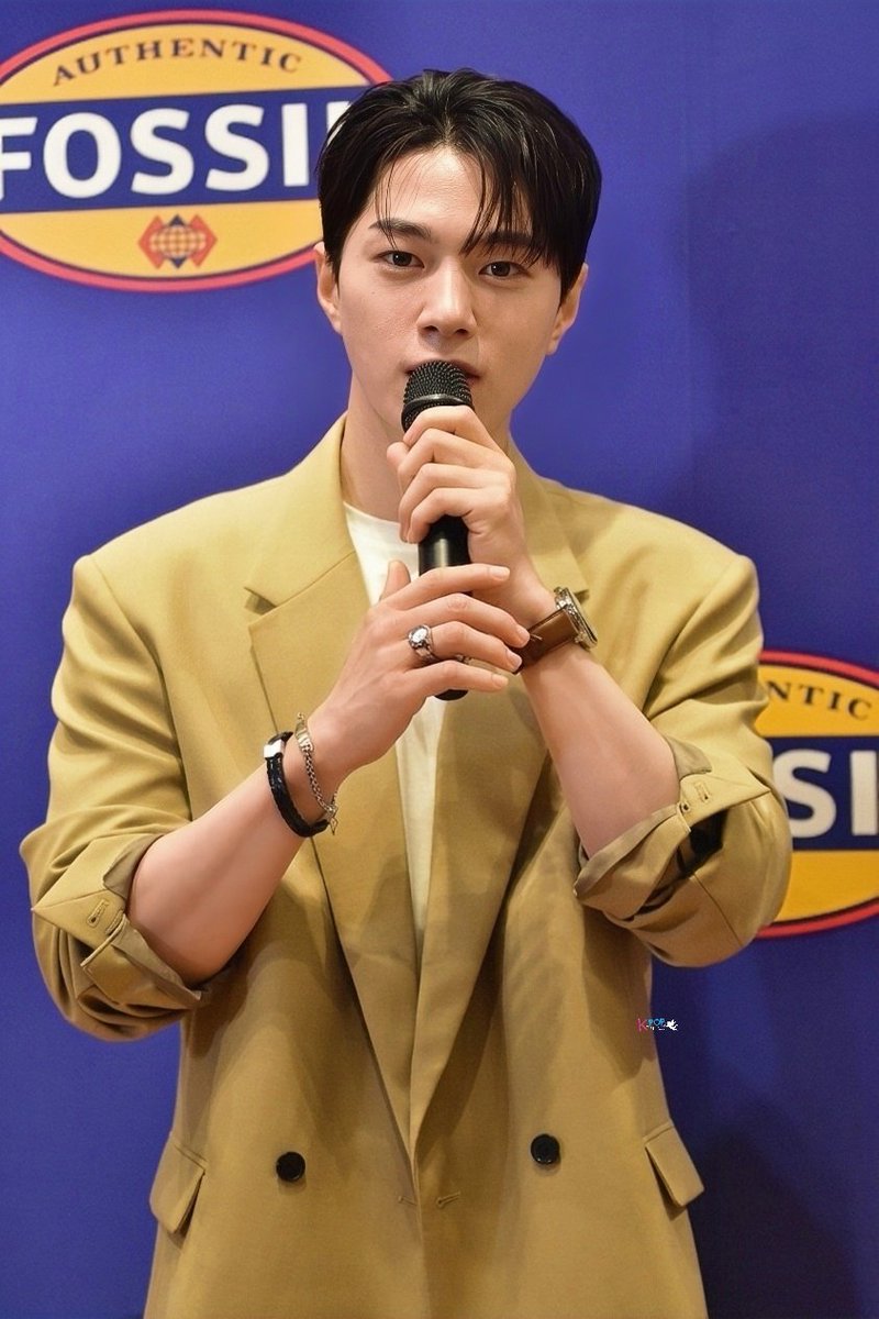 MyKpopHuntress's tweet photo. 260628 KIM MYUNGSOO L @ FOSSIL IOI City Mall ๐ฒ๐พ
#KIMMYUNGSOO #L #FOSSIL #FOSSILxKIMMYUNGSOO #KIMMYUNGSOOinKL #KIMMYUNGSOOinMY #FOSSILxL https://t.co/IMQ404rrKh