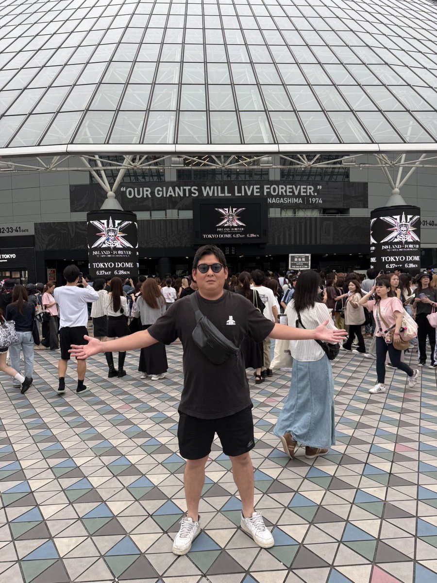 FjDroo's tweet photo. 昨日はここに！

JSBのライブは何年振りか覚えてないけど最高だった😁

相変わらずガタイ良くてかっちょいいわ！ https://t.co/BcKIYgpbc5