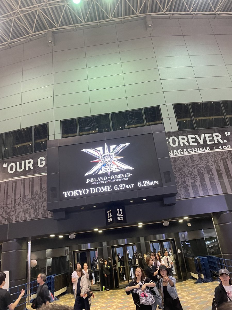 FjDroo's tweet photo. 昨日はここに！

JSBのライブは何年振りか覚えてないけど最高だった😁

相変わらずガタイ良くてかっちょいいわ！ https://t.co/BcKIYgpbc5