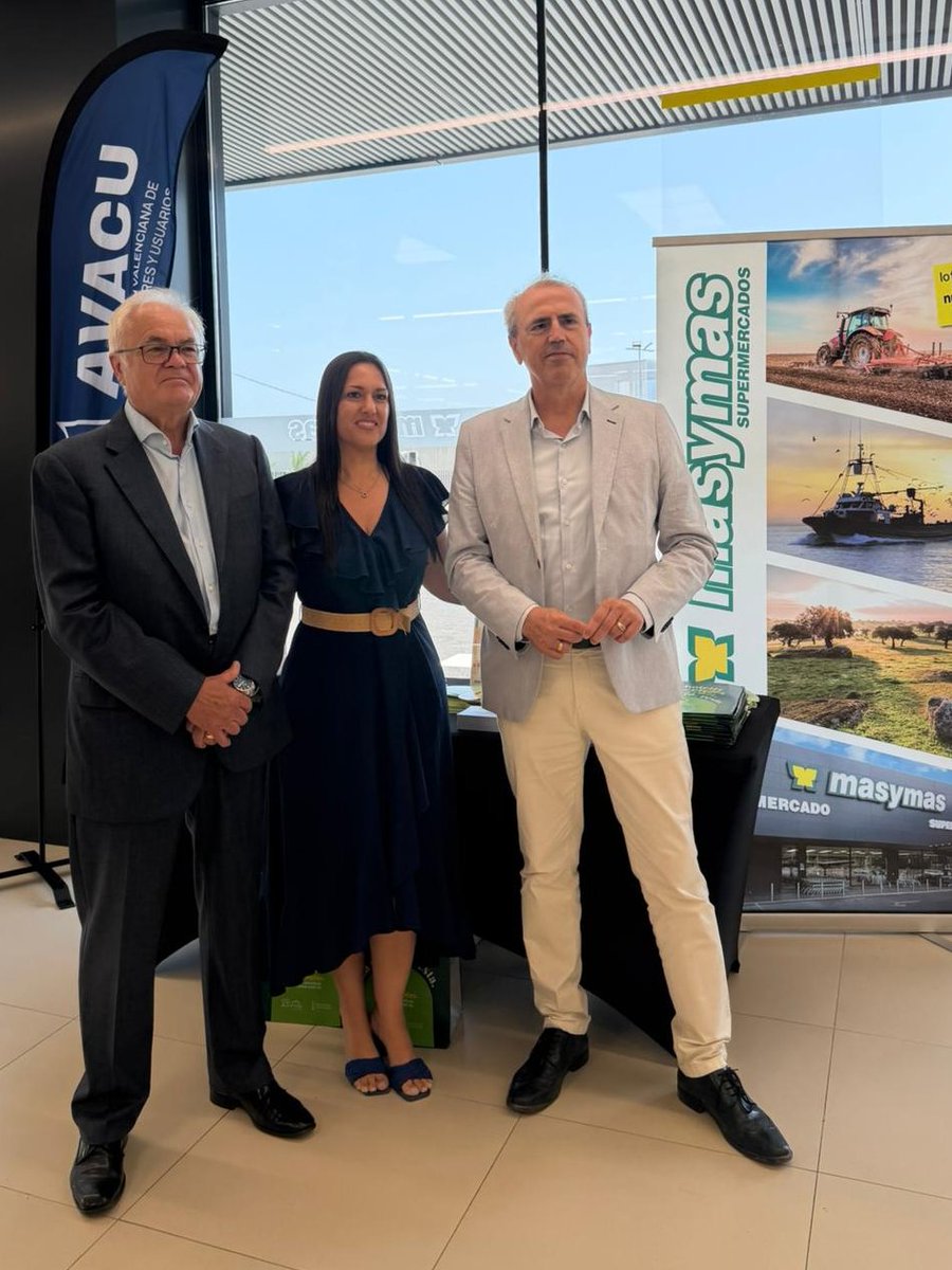 AVACUconsumo's tweet photo. El pasado viernes nos desplazamos a @masymas_Super de Calpe para acercar nuestra labor y asesoramiento a los consumidores. Con @FernandoMoner estuvieron @maribelsaezm directora general de Comercio, Artesanía y Consumo @GVAinicotur y José Juan Fornés, director general de #masymas https://t.co/WeXy5Gofht