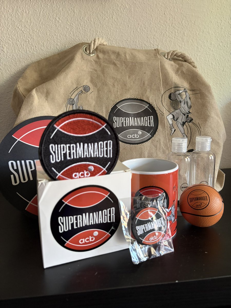 S_Rabinal's tweet photo. Listo para la piscina gracias a los amigos de @SuperManagerACB
Así se pasa mejor el trago de quedar de los últimos de mi propia liga pese a estar pendiente de mis equipos toda la temporada 😅 https://t.co/cfGRJnAEN0