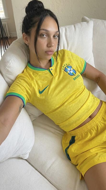 miablushs's tweet photo. @MadridXtra Who's watchung with me tonight? 🇧🇷⚽️ https://t.co/NQNGPbHvwu