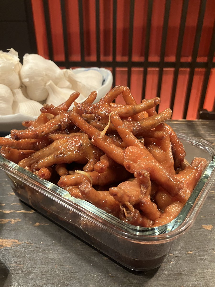 ZkrD8v's tweet photo. いつも美味しく健やかに
オススメはシメサバ！
いつもの軽めに酢で締めたサバを召し上がれ〜
久々もみじ炊きました　生姜たっぷりで甘辛い味付け
ビールや酎ハイと一緒にどうぞ！
#あゆの家　#あゆの家で晩酌 https://t.co/S5GUpN2ypW