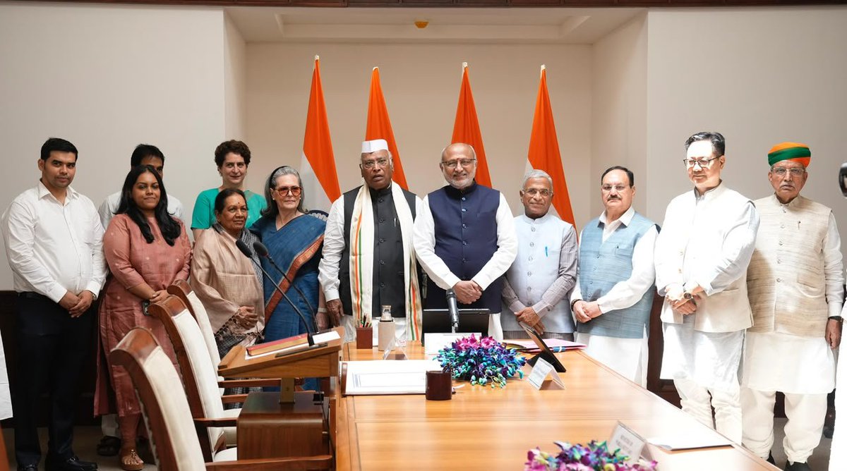 RannvijayLochav's tweet photo. A true champion of the people who has carried the torch of public rights for over five decades, our revered leader and Congress President, Shri @kharge ji, took the oath as a Rajya Sabha MP today in the graceful presence of Hon'ble Vice President and Rajya Sabha Chairman, Shri @CPR_VP ji.
​This historic moment was witnessed by respected CPP Chairperson Smt. Sonia Gandhi ji, Congress General Secretary and MP Smt. @priyankagandhi ji, and Congress General Secretary (Organisation) Shri @kcvenugopalmp ji.
​From a dedicated grassroots worker to the highest level of Parliament,  Your unwavering commitment to social justice and constitutional values continues to inspire millions of workers like us across the nation. Your leadership gives us the strength to keep fighting for the people! 🇮🇳
​📍New Delhi