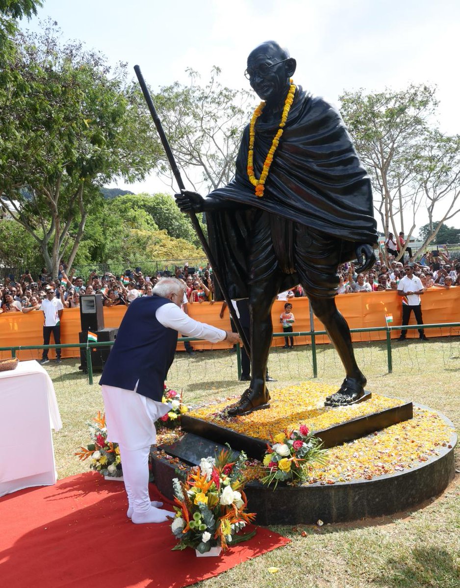 PMOIndia's tweet photo. PM @narendramodi paid floral tributes to Mahatma Gandhi at the Peace Park in Victoria, Seychelles. https://t.co/zpWqi89DaP
